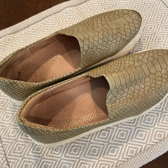 J/SLIDES Ariana Snakeskin slides - Picture 3 of 6